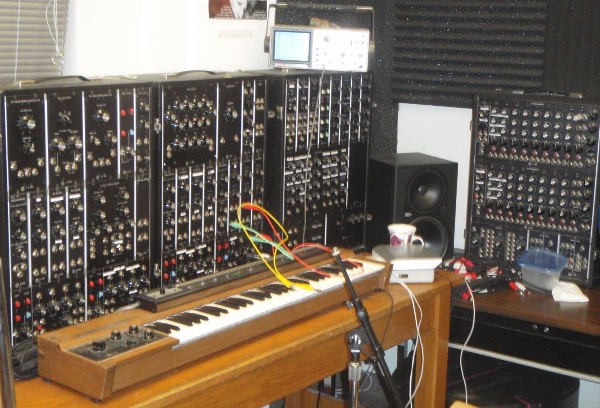 Photo of Moog Synthesizer as shown on the Reeves Motal Piano and Synthesizer Music Website